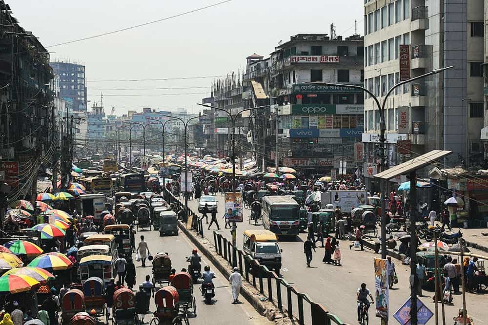 A busy street in Bangladesh illustrating the importance of Bengali translation services