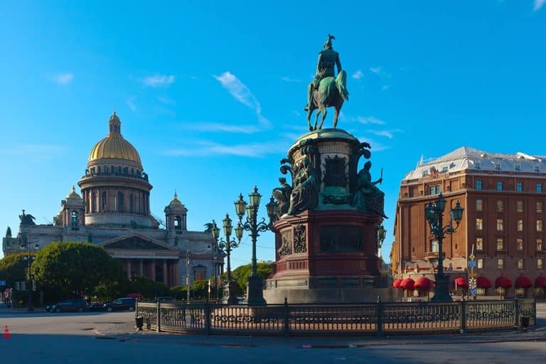 Heritage building in Russia illustrating the importance of Russian translation services